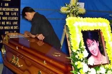 Anthony_Ler_at_his_wife's_funeral