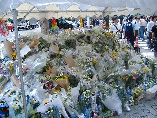 Floral_tribute_to_Akihabara_massacre_victims